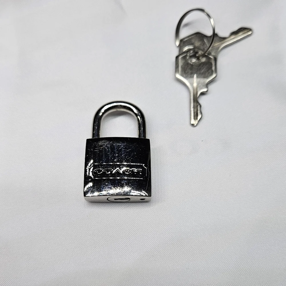 Coach Padlock with Keys Hangtag and Dustbag - Picture 3 of 7